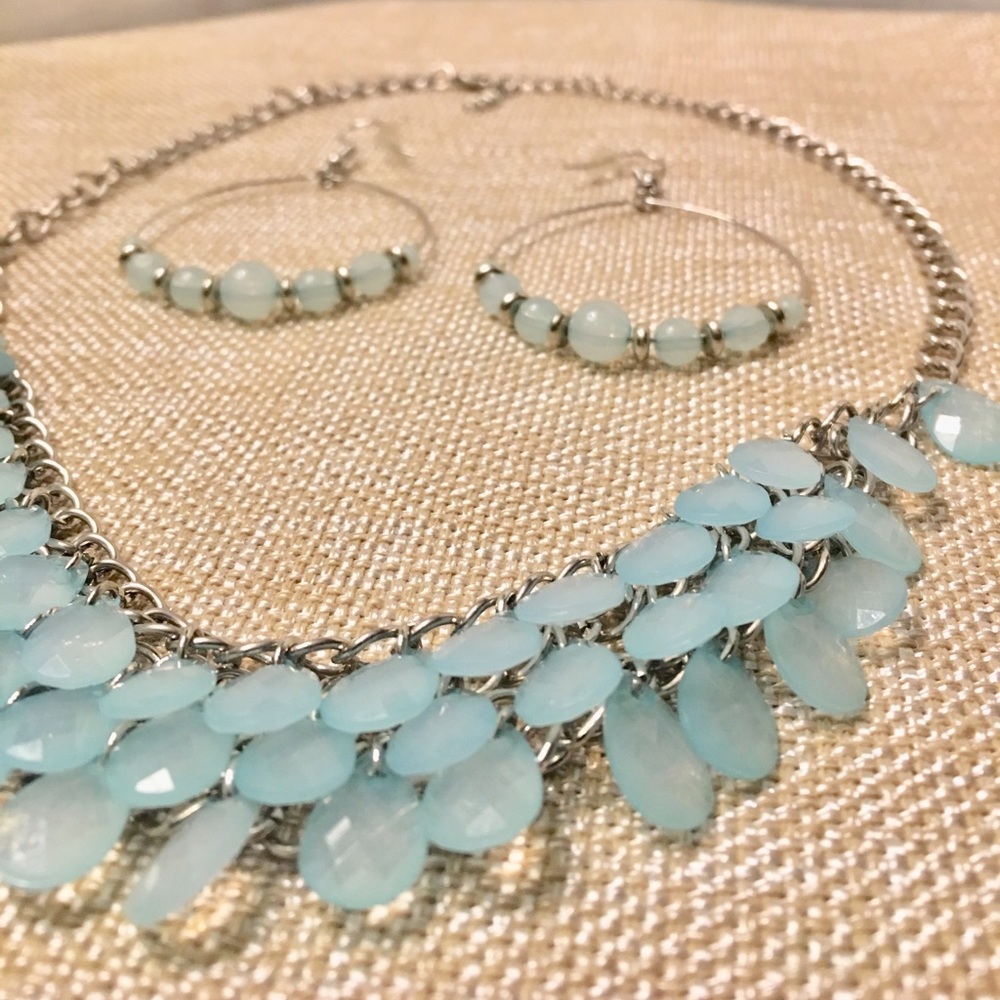Sea blue necklace and earring set.